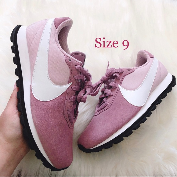 Nike Shoes - Sz 9 Nike Women's Pre-Love O.X.